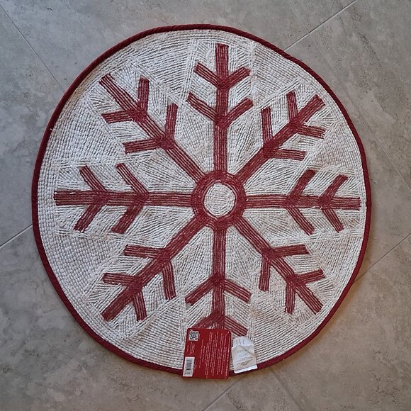 Avanti Sparkle Snowflake 29" Holiday Bath Rug - Picture 9 of 10